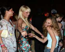 Bijou Phillips consuming alcohol